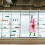 Plastic Box، بازتعریف تجربه خرید در قالب یک گالری بروتالیستی + تصاویر