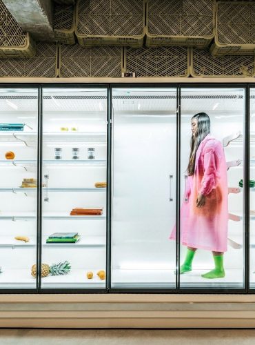 Plastic Box، بازتعریف تجربه خرید در قالب یک گالری بروتالیستی